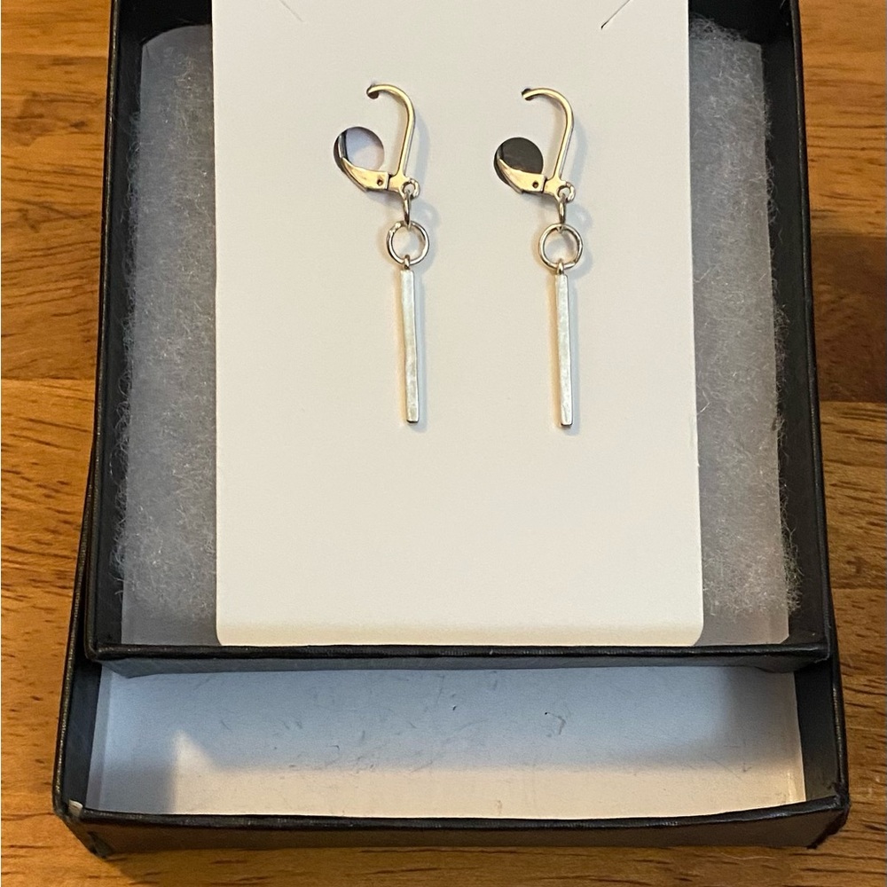 NEW Gorgeous 925SS bar charm earrings